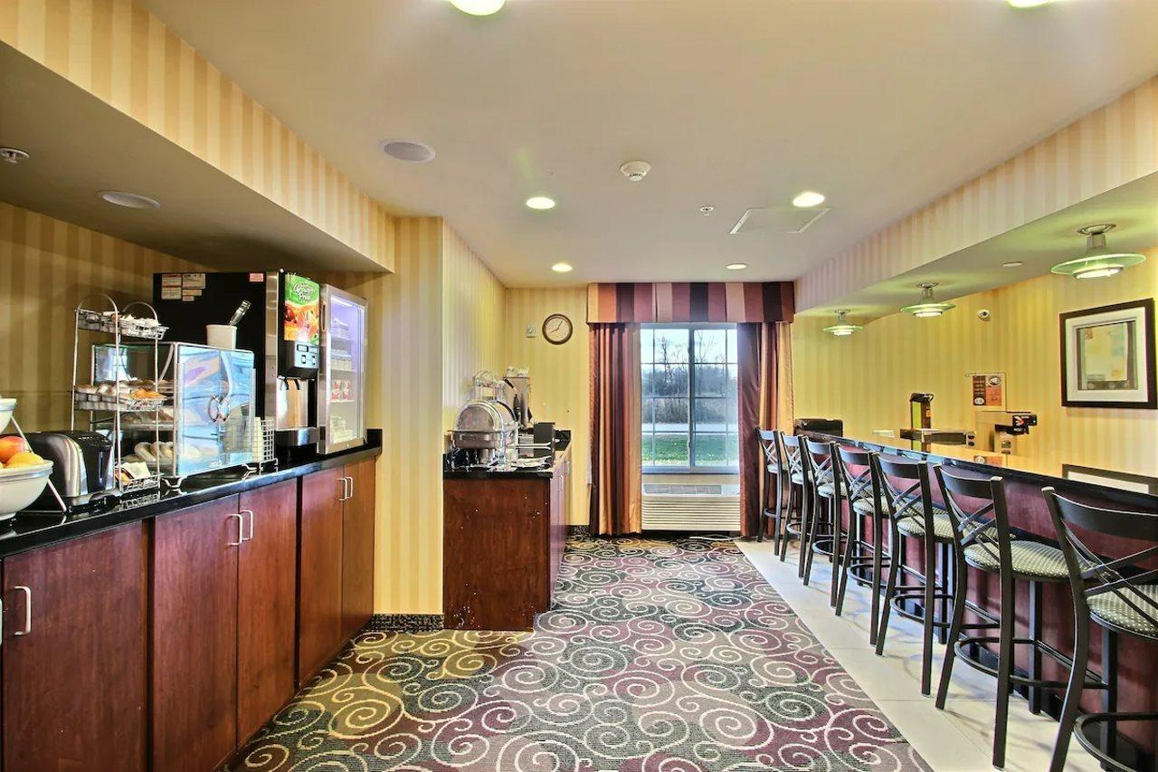 Americinn By Wyndham Oshkosh Exterior foto